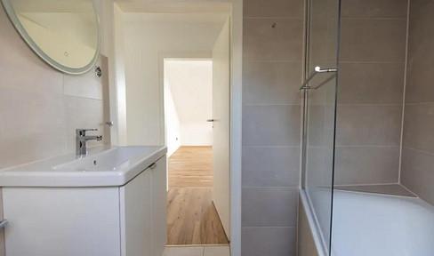 2- Zimmer Dachgeschoss Wohnung in ruhigem und gepflegten Haus