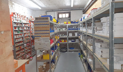 8% yield - practical warehouse and parking space as a unique capital investment in Pforzheim