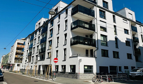 VIEL PLATZ:  3 Zimmer, separate Küche, Vorraum, 2 Abstellräume, Balkon. TG-Stellplatz möglich