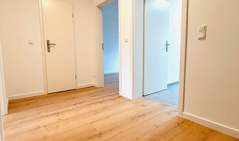 Frisch sanierte, toll geschnittene 2-Zimmer-Wohnung mit Balkon