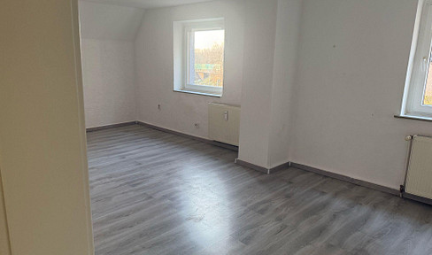 Bright, open-plan apartment for singles or couples