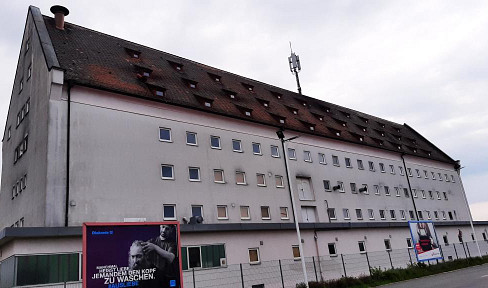 Commercial property - versatile use for production, storage, crafts, practice rooms, gastronomy in Bayreuth