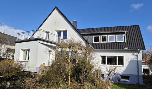 Large detached house with granny apartment in Groß-Buchholz, very quiet location