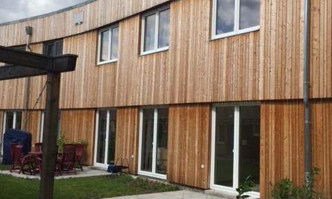 Investment property: Duplex apartment with terrace & garden – KfW 55 standard, currently rented, no commission fees.