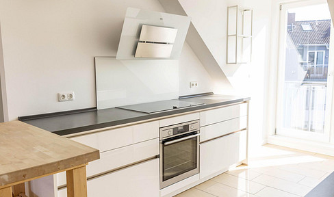 Free of commission: Light-flooded maisonette apartment