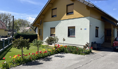 Family-friendly and cozy house in a residential area - close to the city & view of the countryside!
