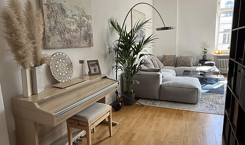 Apartment with 2 rooms available for rent from June 13th to November 30th, 2026. (Located in an older building.)