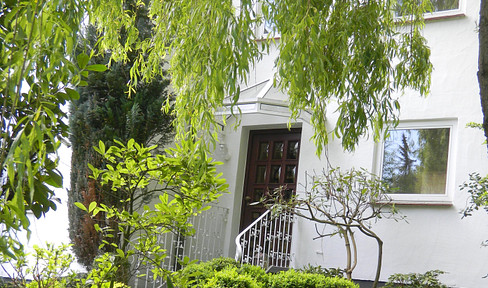 A sunny home for the discerning couple or young family in the heart of the Elbe suburbs