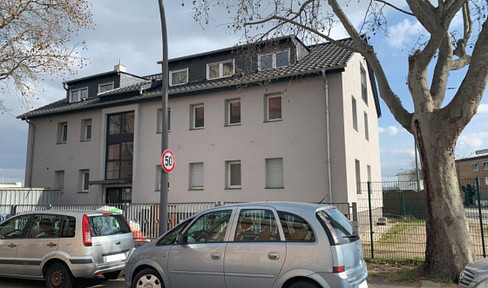Renovated 7-family house in a central location with balcony, basement, bright room layout and garden