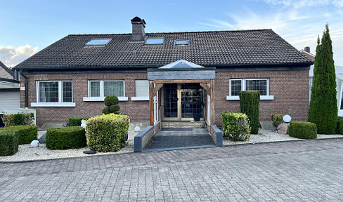 Living with a view: Detached house with separate unit for the next generation