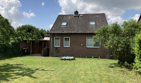 Over 200 m² of living and usable space in a quiet side street! Without broker's commission!