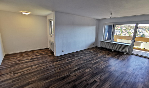 Helle und gut geschnittene 2,5-Zimmer-Wohnung mit Balkon und schöner Aussicht