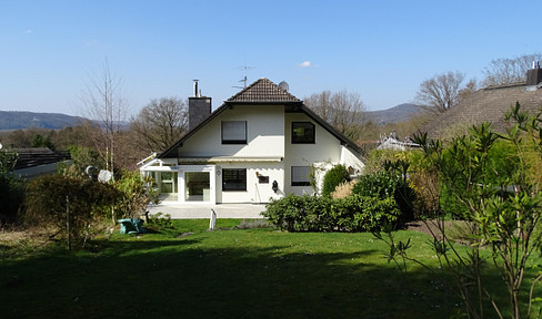 Quiet location with views of the Rhine and Bonn, large plot, beautiful house with granny apartment