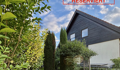 Detached house in quiet cul-de-sac location - with ground floor apartment, cold conservatory & pool - commission-free