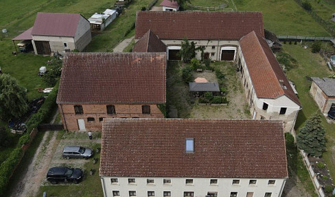 Bauernhof mit 5 Wohnungen und Pferdestall im nördlichen Brandenburg