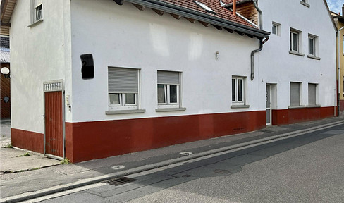 Large plot with potential + multi-family house - versatile use