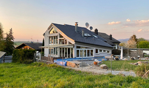 Stylish and modern living with pool
