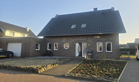 Family-friendly EFH with large plot incl. spacious parking area (camper/motorhome)