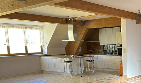 Well-kept maisonette apartment with dream kitchen and underfloor heating.