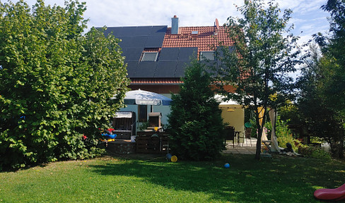 RESERVIERT! Gemütliches Einfamilienhaus auf großem Grundstück in sonniger Lage