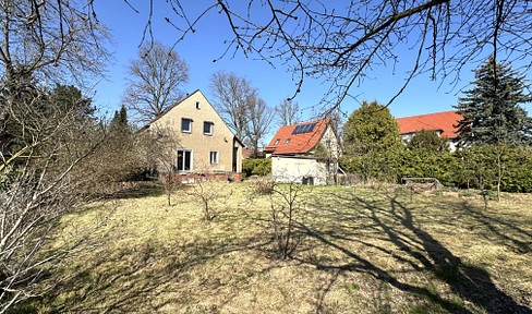 Detached family home on a large plot - commission-free