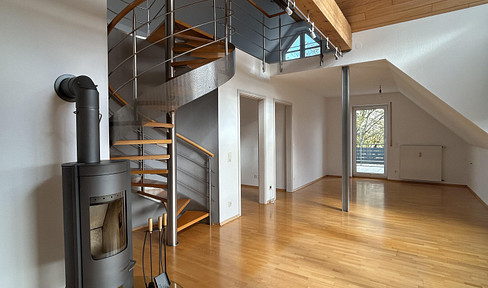 Exclusive, renovated 2-room maisonette apartment with geh. Interior with roof terrace and EBK