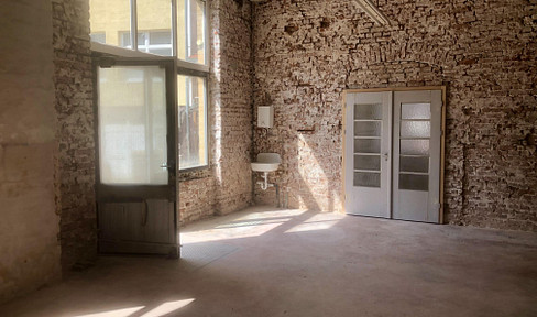 Central storage space in Auenstraße for private & commercial use with approx. 131 m²