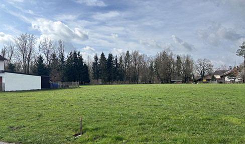 Building plot in quiet camp - commission-free!