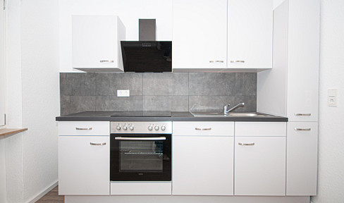 Completely renovated 3-room apartment with elevator, incl. new fitted kitchen and garage parking space