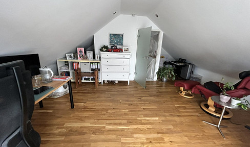Friendly and well-kept 3-room maisonette apartment with balcony, fitted kitchen and wallbox