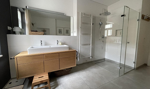 Kernsanierte, moderne 5,5 Zimmer-Altbauwohnung im Paradies