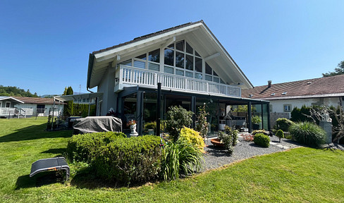 Exclusives Doppelhaus mit großer Ferienwohnung und 2 PV-Anlagen