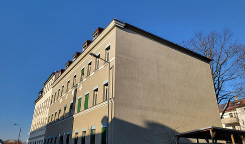 Freie 3 Zimmer mit Parkett und Blick ins Grüne