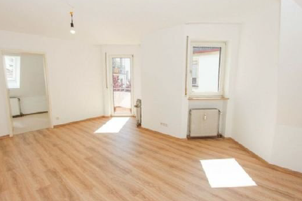 Schöne 2-Zi-Maisonette-Wohnung im unteren Frauenland mit Dachterrasse und Duplex-Stellplatz