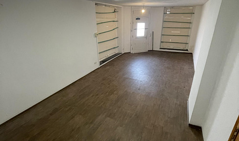 Commercial space Mommsenstr.21 Storage space with adjoining rooms in Essen - Available immediately!