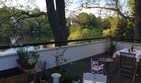 xceptional flat with terrace and lake view. Temporary rental and semi-furnished possible.