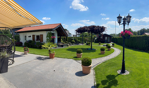 Country villa / multi-generation house with building plot.