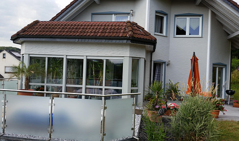 Großzügiges EfH inkl. Büro/Einliegerwohnung im UG.