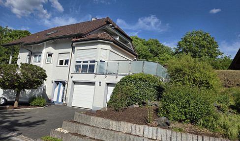 Spacious single-family home incl. office/apartment in the basement.