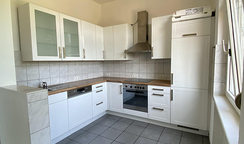 *** Helle und gemütliche 2,5 -Zimmerwohnung mit Einbauküche und Balkon ***