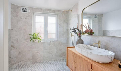 113 m² with a 30 m² rooftop terrace – high-quality renovated, 3 + (1) rooms & garage.