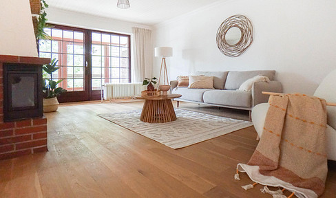 Artistic living in Worpswede - Spacious architect's house with sauna, fireplace & idyllic garden