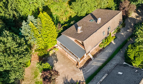 Yield property with guaranteed rent in a good location! Free of commission