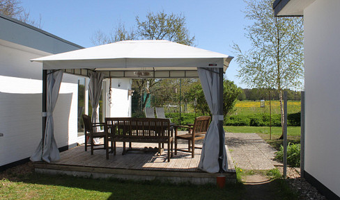 Einzigartige Lage mit stilvollem XL-Bungalow, auch Pferdehaltung möglich!