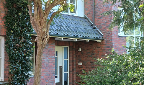 Detached, large architect-designed house with three living units, located in a quiet area (price negotiable).