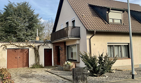 Semi-detached house in 50181 Bedburg-Kaster