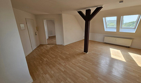 Helle 3-Zimmer-Dachgeschosswohnung in Cottbus mit Vollbad & großzügigem Wohnbereich