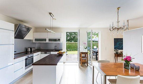 Detached house in a prominent location next to Volkspark