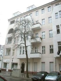 Location, location, location! High rooms, art nouveau and realize your own wishes !
