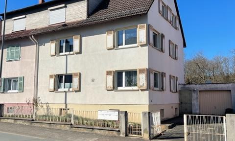 gemütliche 3 Zimmer DG-ETW mit Garage und Gartenmitbenutzung in 3 Familienhaus